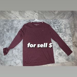 Tommy Hilfiger. never worn . Large .